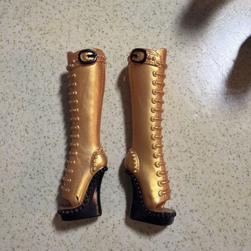 Monster High Doll Clawdeen Wolf I Heart Fashion Tall Gold Boots / Shoes